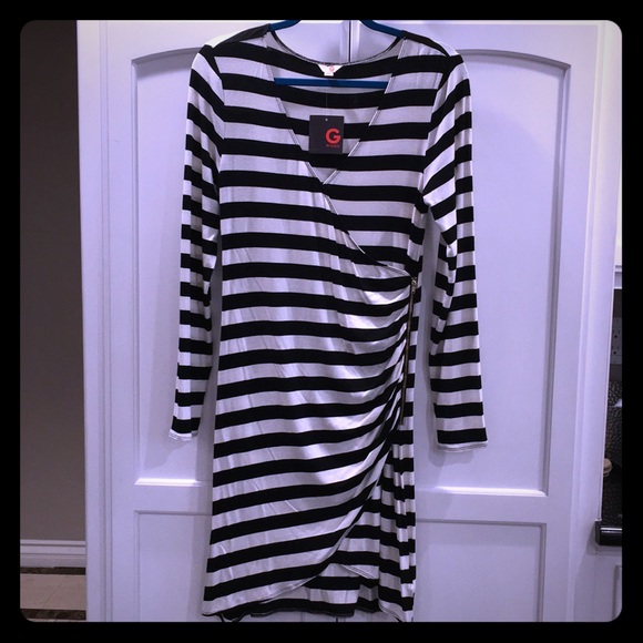 ⭐️SOLD⭐️ Wrap dress - Picture 2 of 5